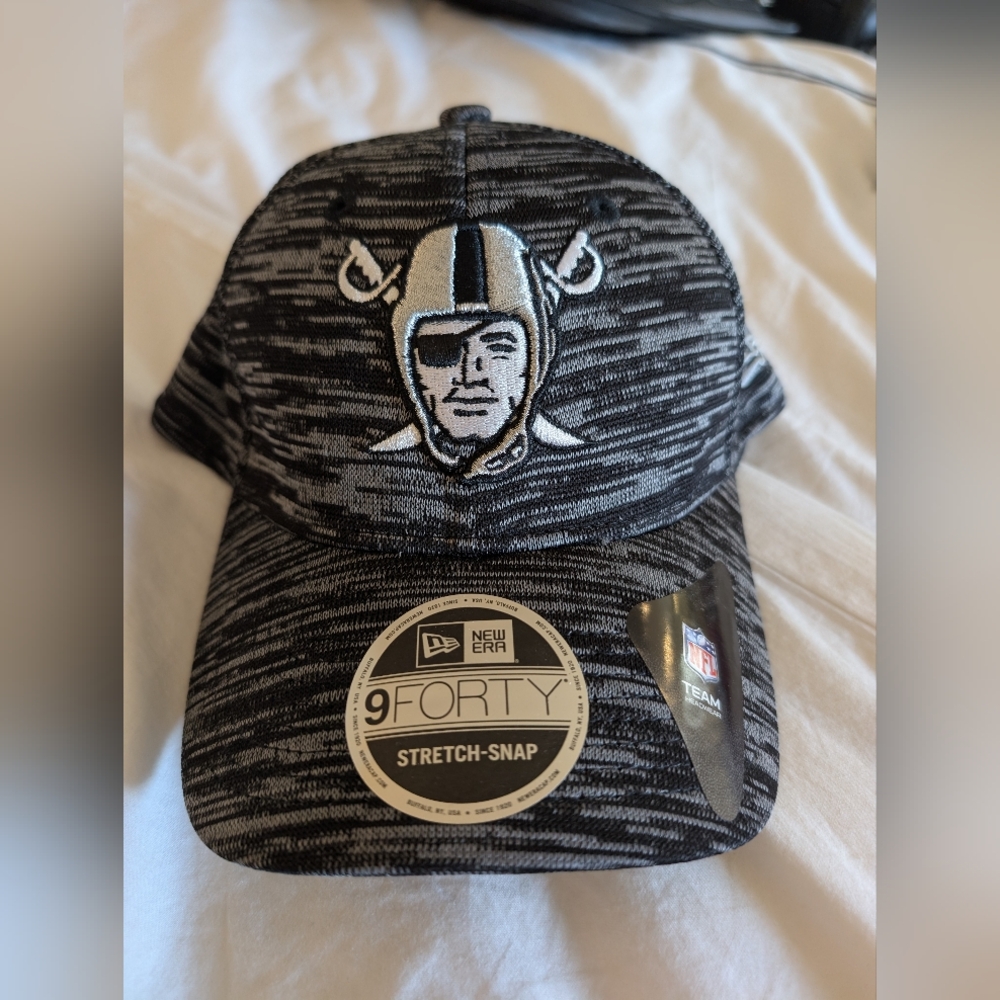 Brand New Las Vegas Raiders Hat - One Size Fits Most - Snapback - New Era